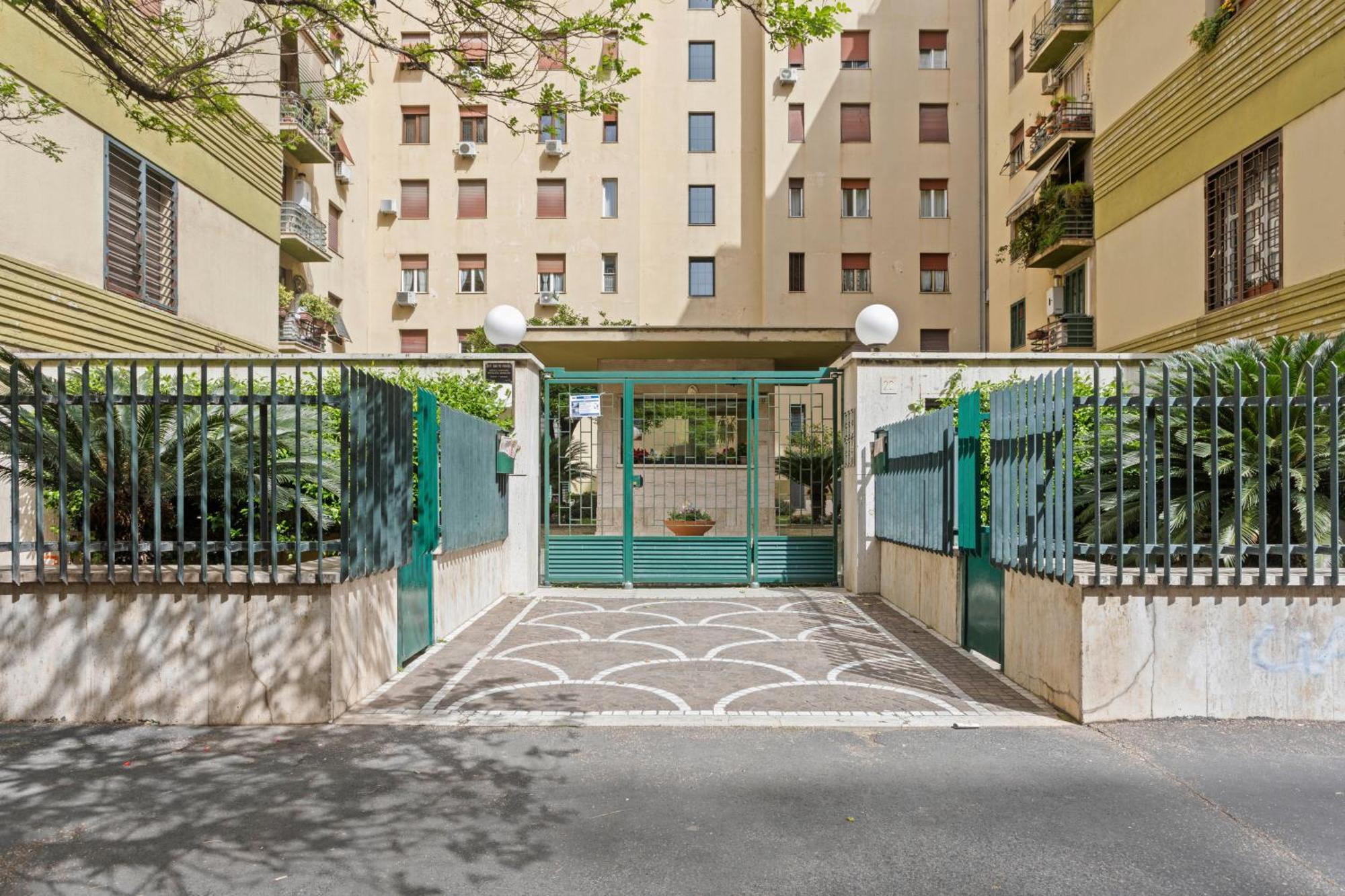 Appio Grand Apartment - S. Giovanni โรม ภายนอก รูปภาพ
