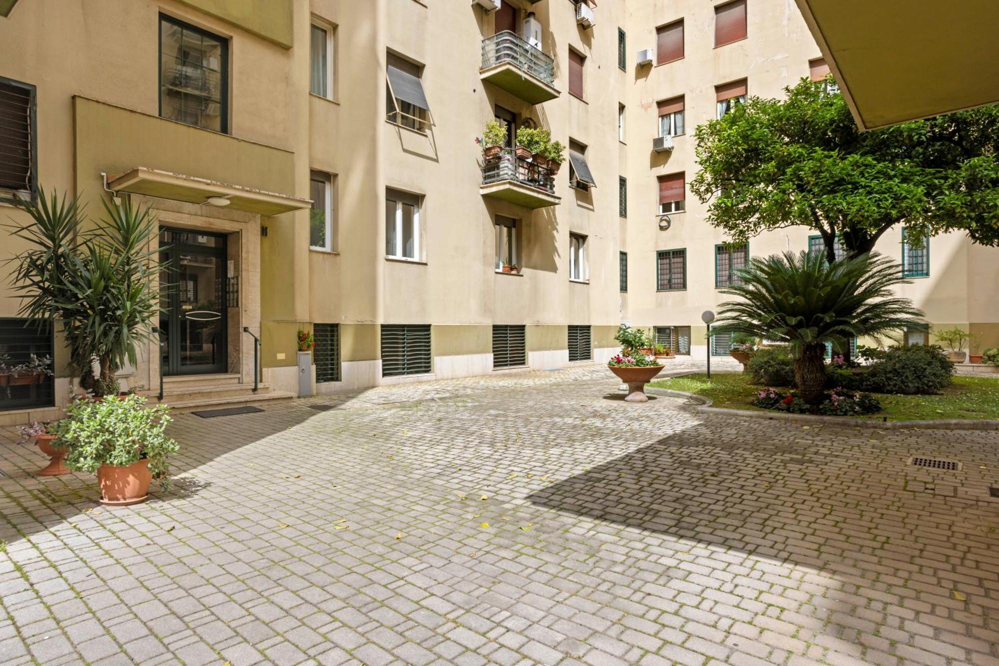 Appio Grand Apartment - S. Giovanni โรม ภายนอก รูปภาพ